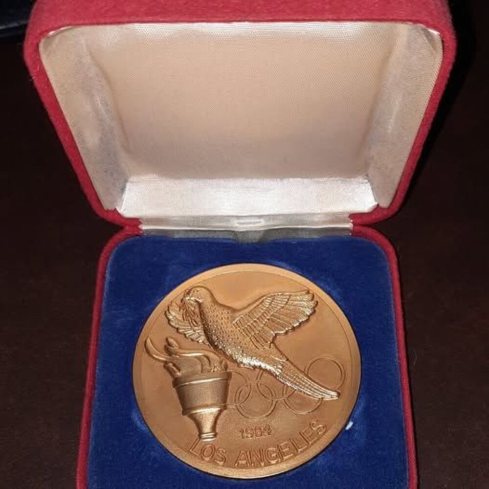 Rare 1984 Los Angeles Olympic Games Network Ten Australia Medal - Picture 1 of 5